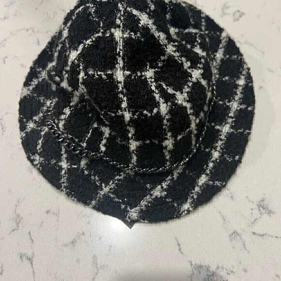 INC Chain Tweed Black Hold White Trim Chain Winter Cloche Hat NEW - Picture 4 of 8